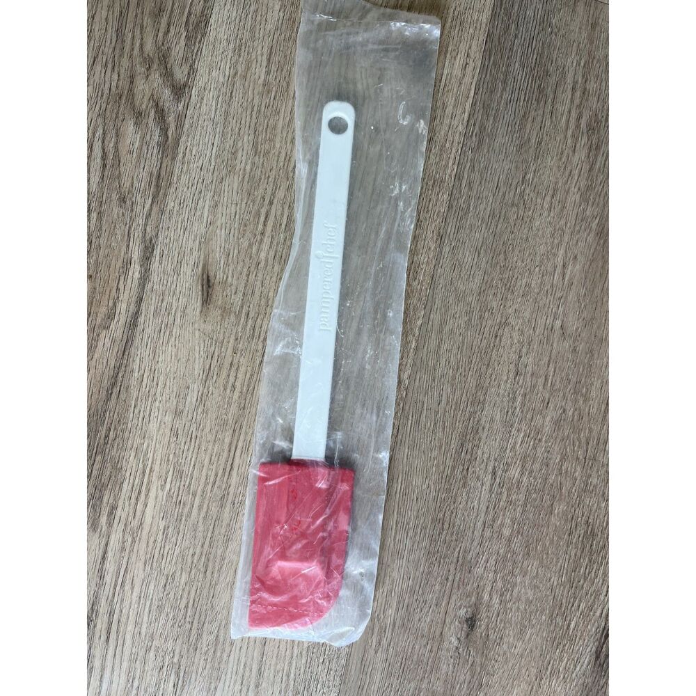 New in Package Pampered Chef Red Silicone Scraper Spatula